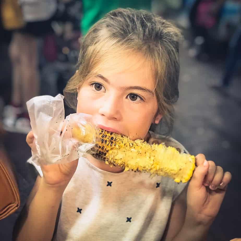 Hanne is vanaf nu een "rondtrekker". Mais Corn Kuala Lumpur Hanne Kind Child