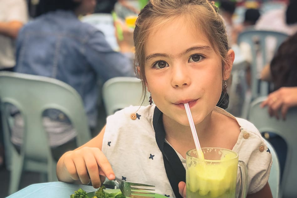 Hanne is vanaf nu een "rondtrekker". Jalan Alor Kuala Lumpur Hanne Child Kind