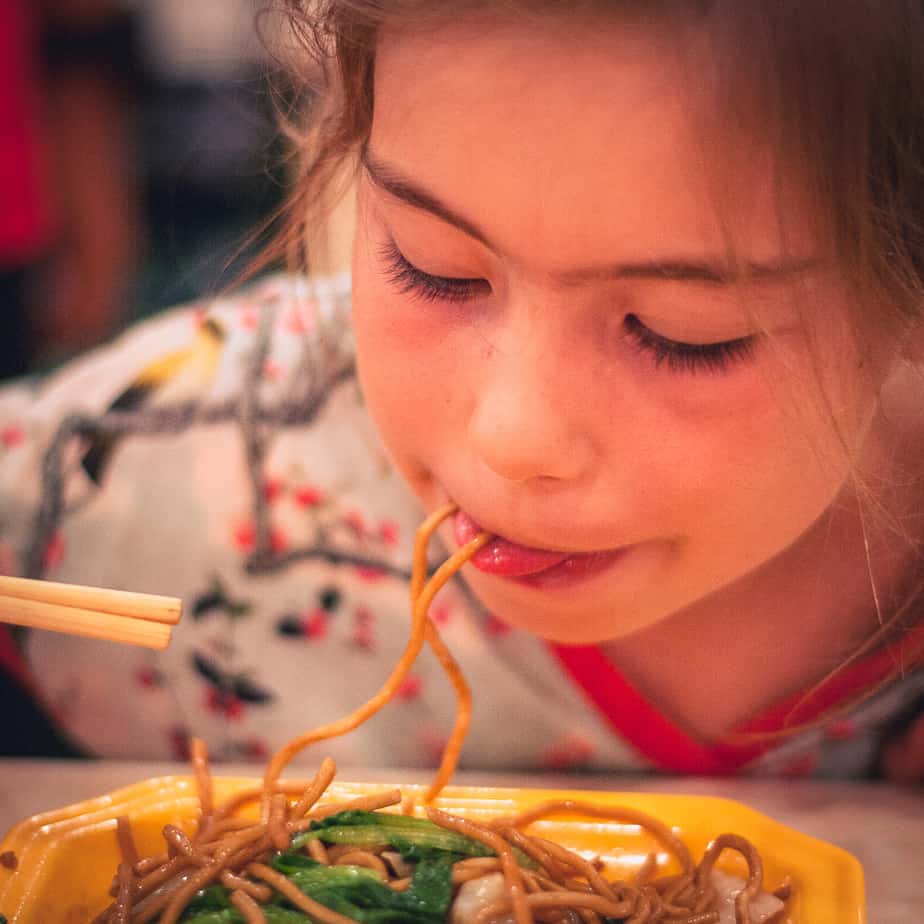 Hanne is vanaf nu een "rondtrekker". Shanghai China Food Court Kids Kind