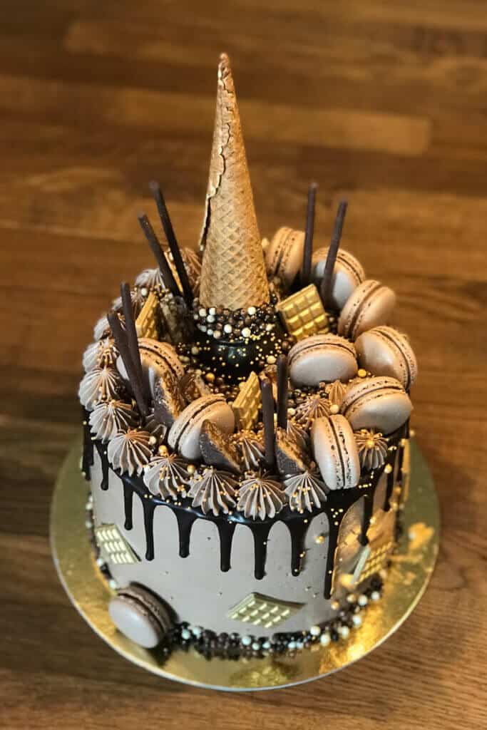 Birthday cakes are essential for a kids' birthday party