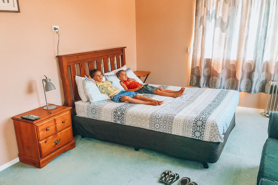 Kayaking down Middle-Earth with Pelorus Eco Adventures Family Accommodation Relax Pelorus Bluemoon Lodge Apartment