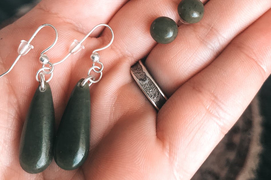 Travel Diary #17: New Zealand, the Southern Island part 3 Earrings Jade DIY Carving Hokitika Family