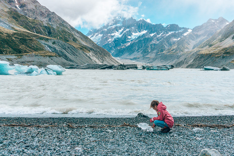 Travel Diary #15: New Zealand, the Southern Island Part 1 Hooker Valley Lake Ice Berg Glacier Mount Cook Aoraki