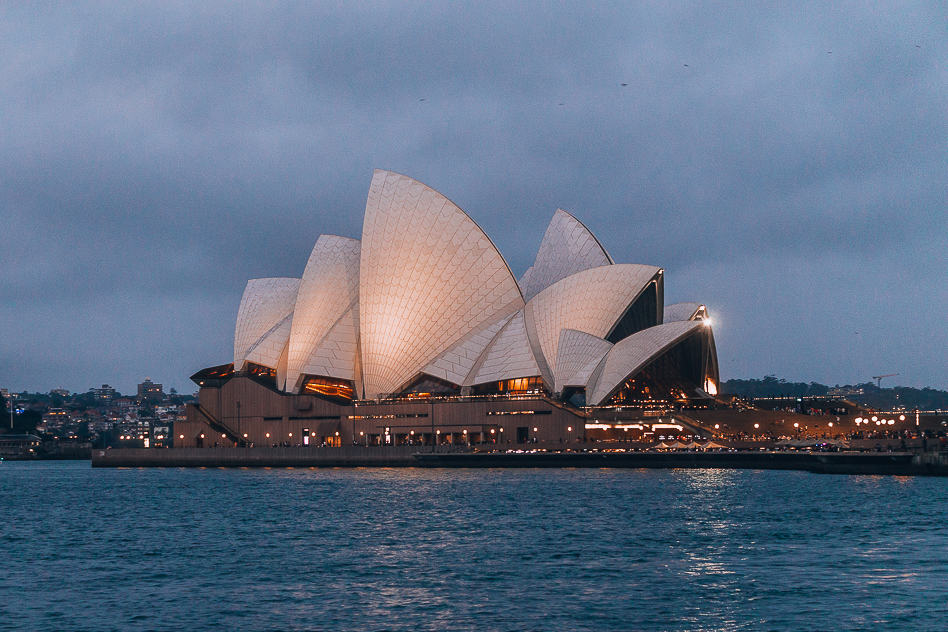 Travel Diary #13: Sydney, a city with many faces Opera House Ferry Sunset Night Golden Hour Sydney