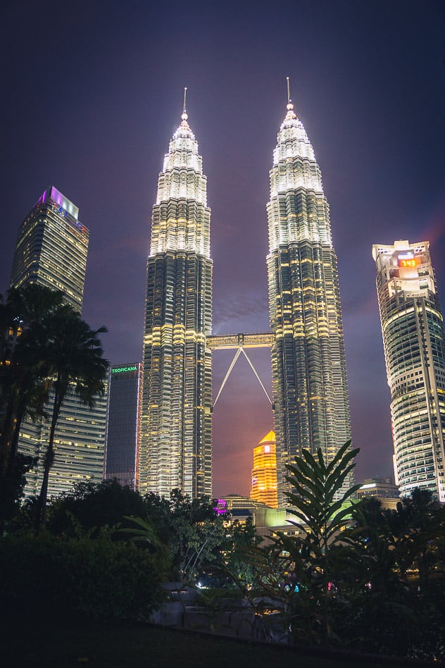 Travel Diary #2: Our experiences in Kuala Lumpur with kids Petronas Towers Night Nacht Kuala Lumpur