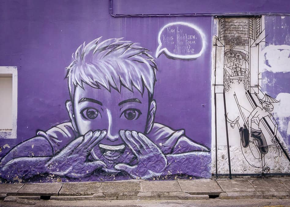 Ontdek de prachtige street art in Maleisië George Town Street Art Purple Big Penang Malaysia
