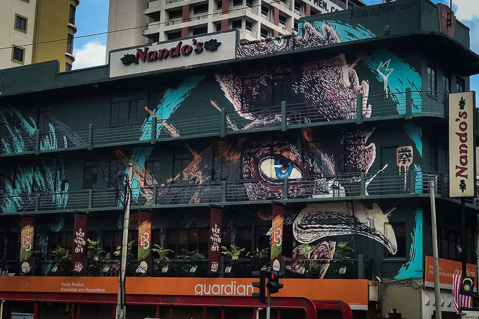 Ontdek de prachtige street art in Maleisië Kuala Lumpur Street Art Chicken Nando