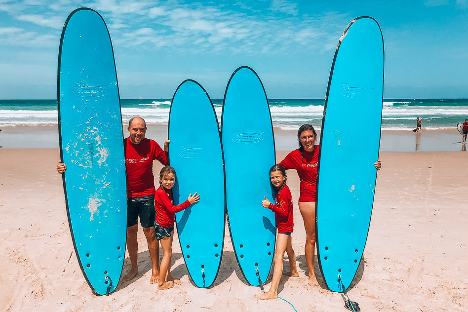 Travel Diary #14: Brisbane and a little part of Queensland Familie Family Surf Lesson The Global Wizards Go Ride A Wave