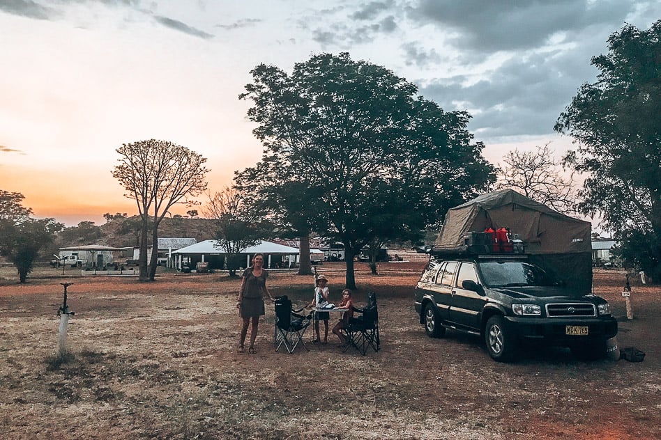 Reisdagboek #10: De Stuart Highway en Uluru, een epische tocht door de Outback Outback Banka Banka Station Stuart Highway