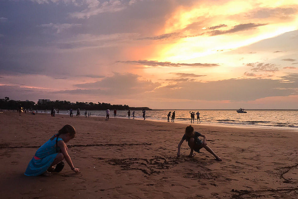 Reisdagboek #9: Darwin, Katherine en autopech Kids Mindil Beach Darwin