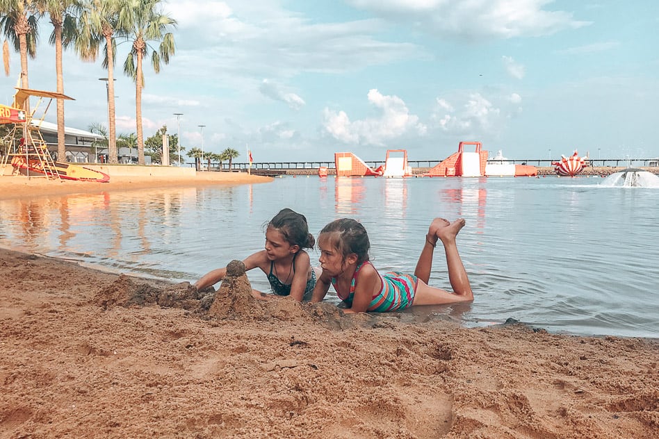 Reisdagboek #9: Darwin, Katherine en autopech Waterfront Darwin Swim Kids Northern Territory Australia