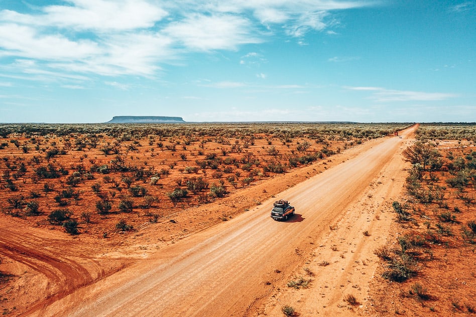 Reisdagboek #10: De Stuart Highway en Uluru, een epische tocht door de Outback Mount Connor Roadtrip Outback Stuart Highway Australia
