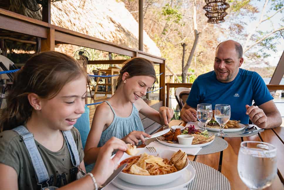 Glamping costa rica: Isla chiquita glamping hotel Restaurant Isla Chiquita Glamping Hotel