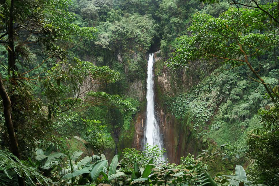 Costa Rica Itinerary 10 days: The perfect road trip for your visit La Fortuna waterfall Costa Rica itinerary 10 days