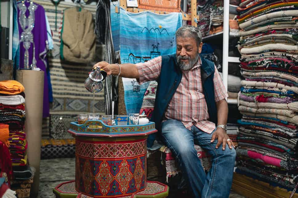 Essential travel tips and fun facts about Morocco Chefchaouen Abdul Tapijten Souveniers