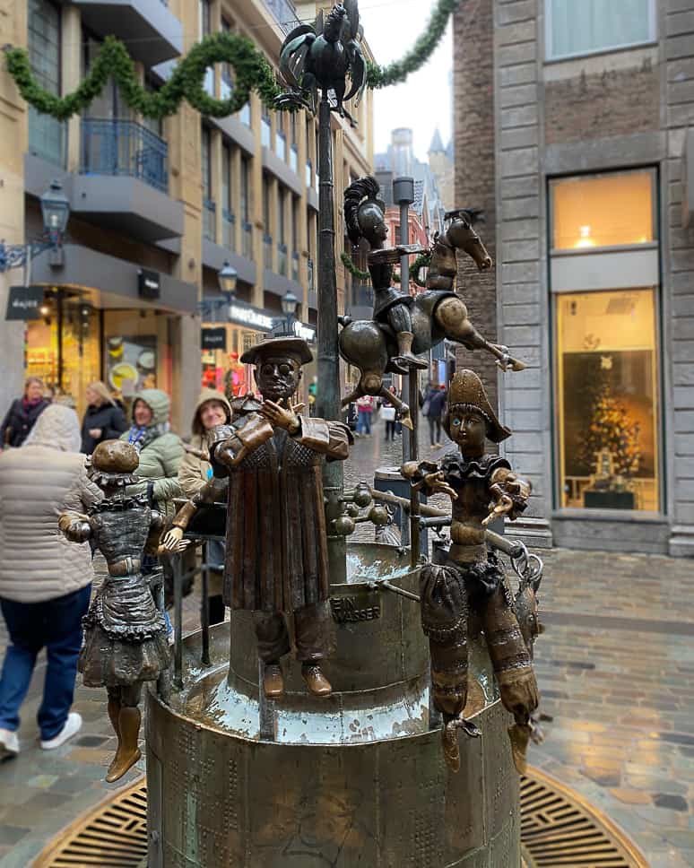 Aken Puppenbrunnen