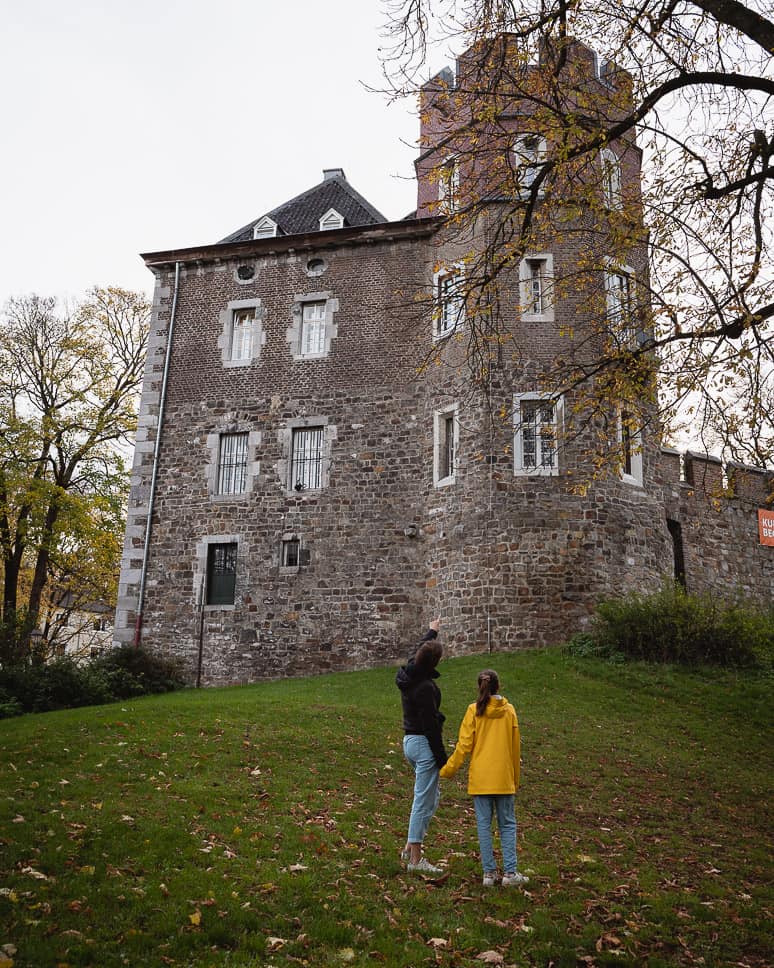 The perfect city trip to Aachen in Germany. Castle Aachen what to do