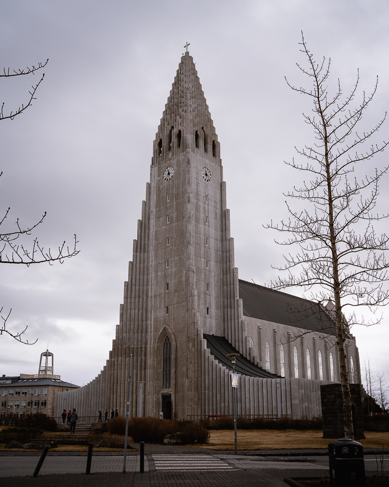 The best things to do in Reykjavik, Iceland + TIPS Hallgrimskirkja Kerk Reykjavik bezienswaardigheid