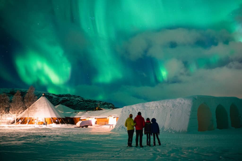 De top 20 bezienswaardigheden Noorwegen: ontdek de mooiste plekken Bezienswaardigheden IJsland