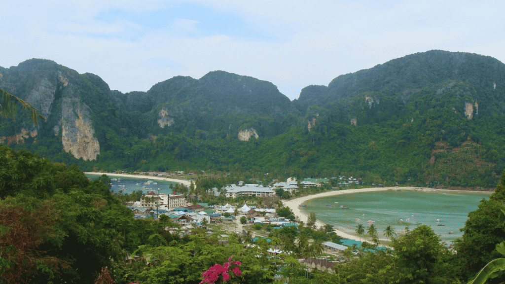 South Thailand: the perfect itinerary for 2 – 3 weeks of Island hopping Koh Phi Phi 1 1024x576