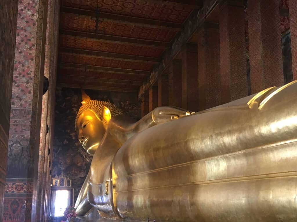 12x What to do in Bangkok Liggendebuddha Wattedoen Bangkok 1024x768