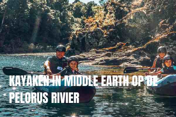 Kayaken in Middle Earth op de Pelorus rivier in Nieuw Zeeland