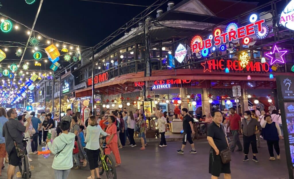 Wat te doen in Siem Reap, Cambodja Pub Street In Siem Reap Cambodja 1 1024x622