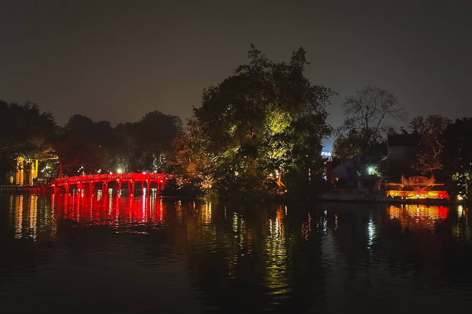 Hanoi bezienswaardigheden: Wat te doen in Hanoi (+ 3 dagen reisroute) Hanoi 3-dagen reisroute Nigh Market Hoan Kiem Lake