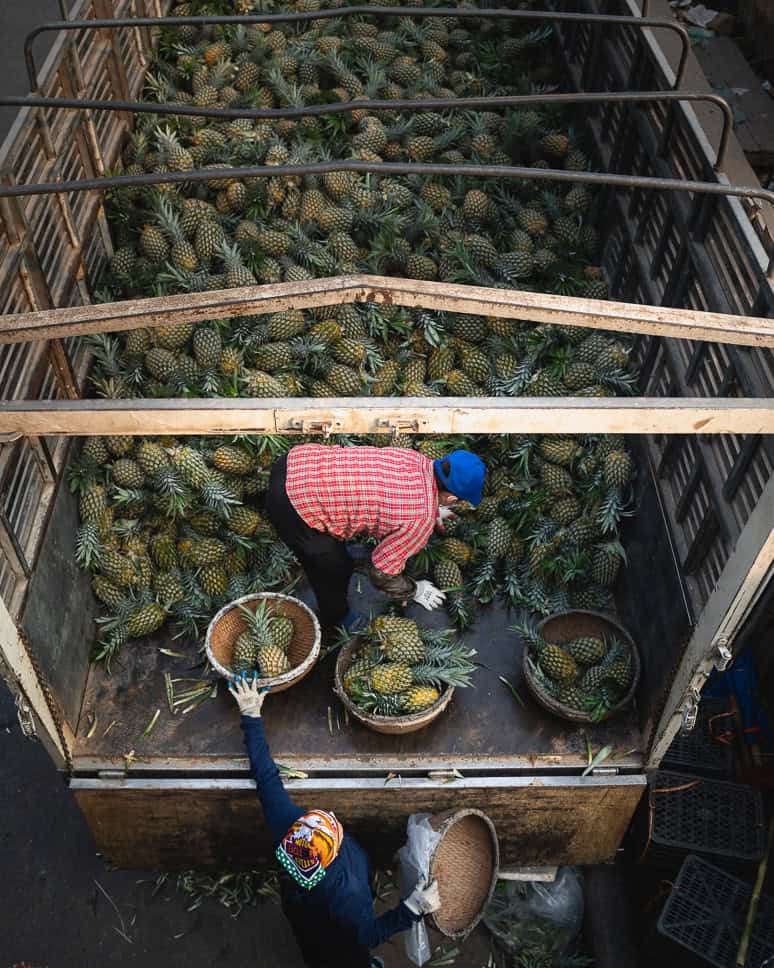 Hanoi bezienswaardigheden: Wat te doen in Hanoi (+ 3 dagen reisroute) Shopping in Hanoi Long Bien Markt