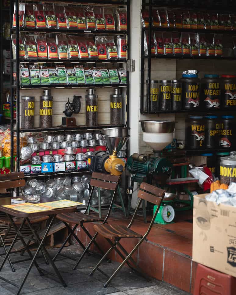 Hanoi bezienswaardigheden: Wat te doen in Hanoi (+ 3 dagen reisroute) Hanoi Koffie Bar Wat te doen