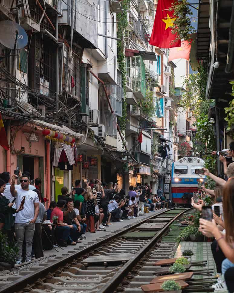 Hanoi bezienswaardigheden: Wat te doen in Hanoi (+ 3 dagen reisroute) Leukste dingen om te doen in Train Street in Hanoi