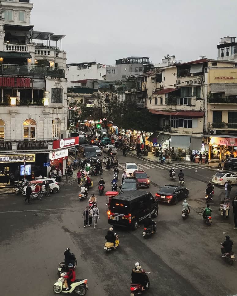 Hanoi bezienswaardigheden: Wat te doen in Hanoi (+ 3 dagen reisroute) Vietnam Traffic Hanoi Old Quarter