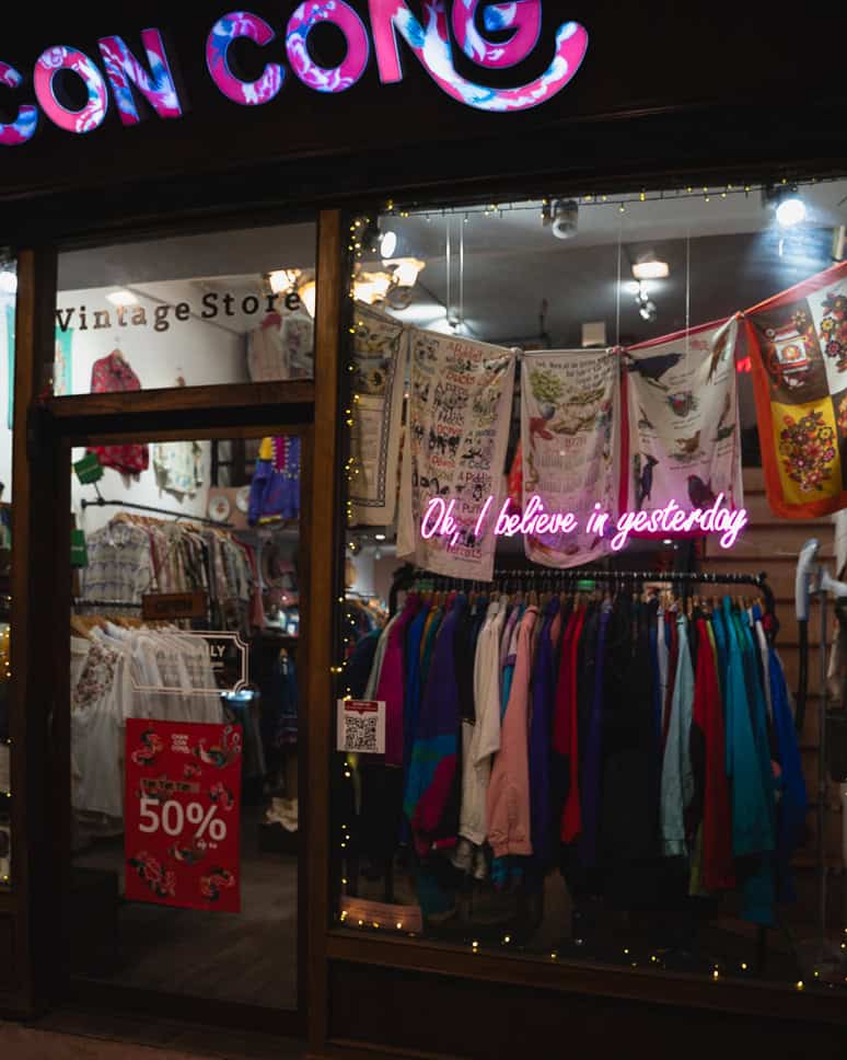 Hanoi bezienswaardigheden: Wat te doen in Hanoi (+ 3 dagen reisroute) Vintage shopping Hanoi Wat te doen