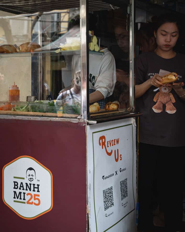 Hanoi bezienswaardigheden: Wat te doen in Hanoi (+ 3 dagen reisroute) Banh Mi 25 Hanoi Vietnam Leukste plaatsen om te eten