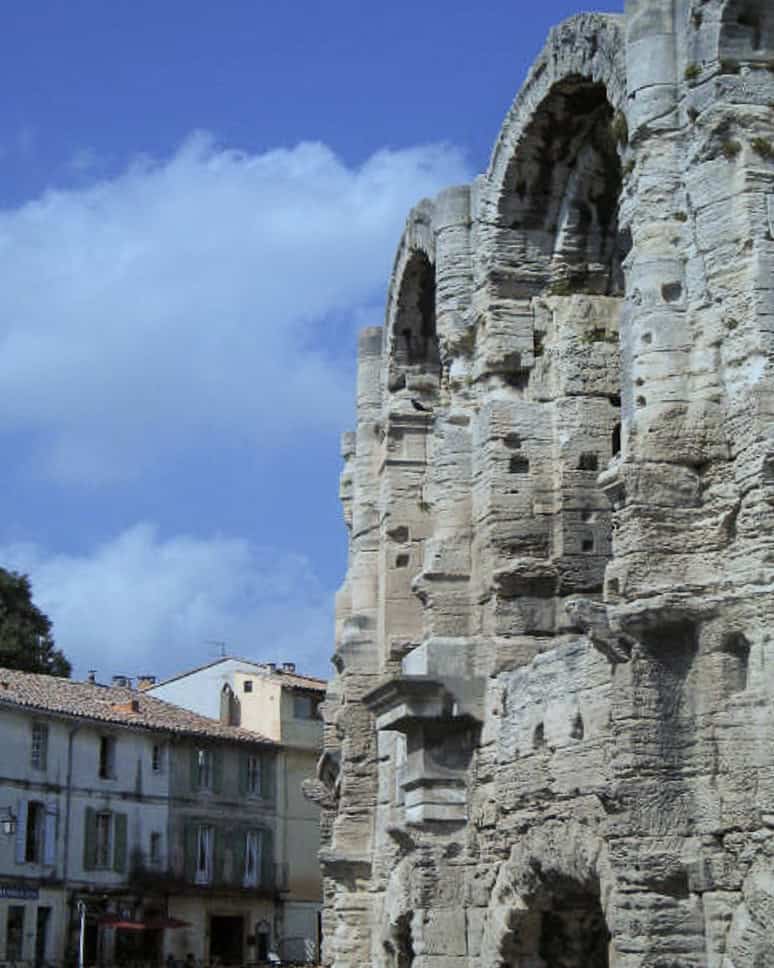 20x the best things to do in Provence, France Provence Arles Roman Amphiteatre