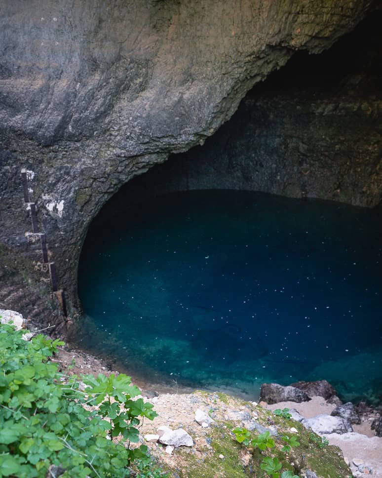 20x the best things to do in Provence, France Fontaine-de-Vaucluse Spring