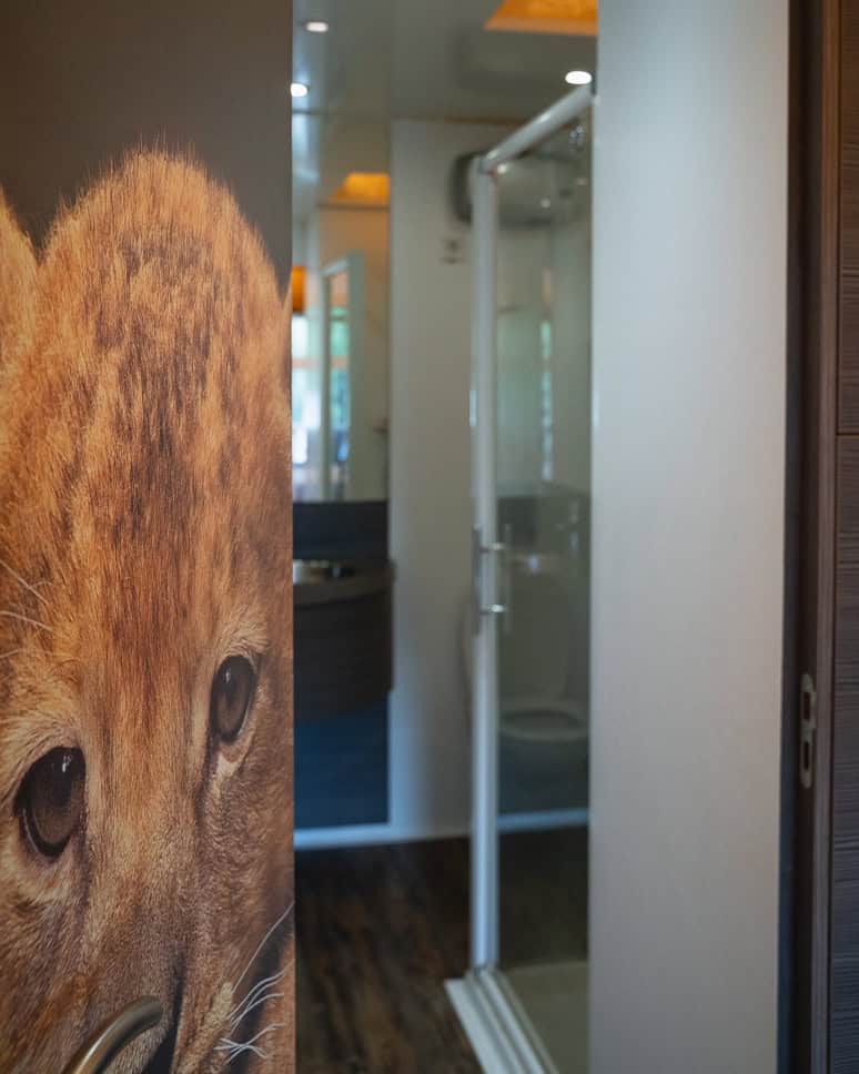 Luxury camping South of France: A wonderful family glamping trip in the provence Safari Tent Luxurious glamping Suncamp Bathroom