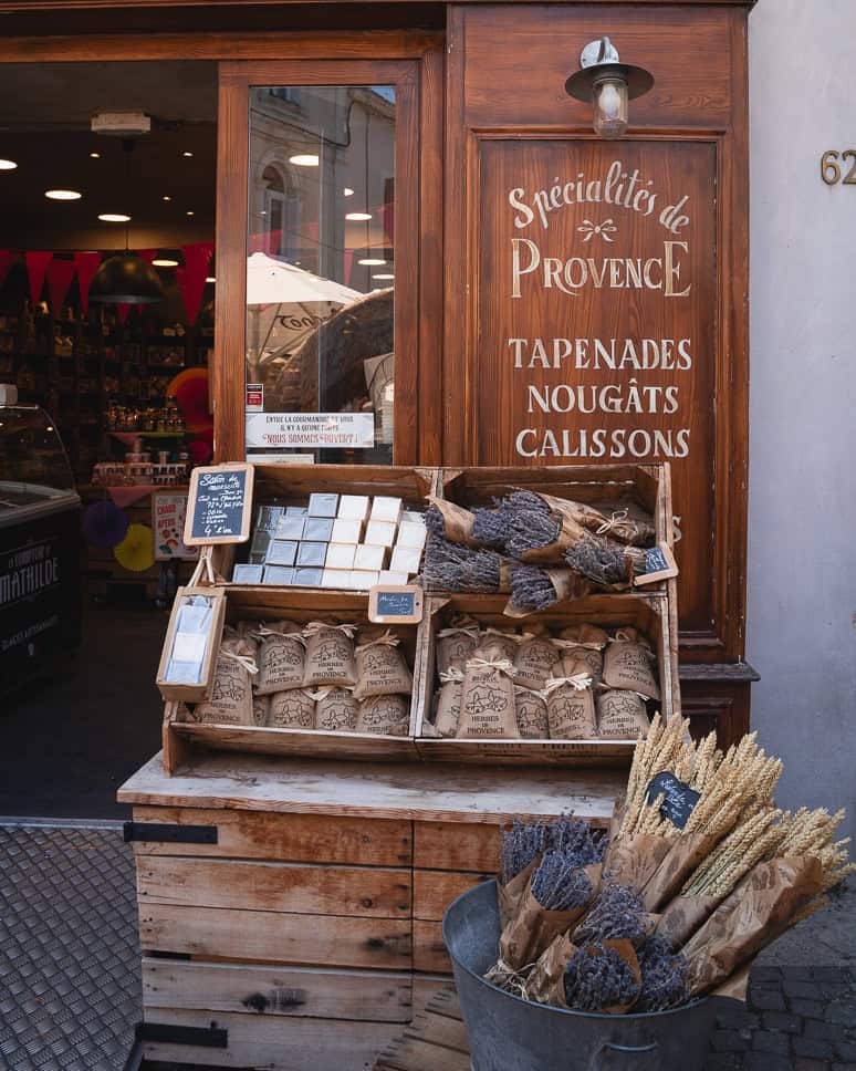 20x the best things to do in Provence, France Provence shop Vaison La Romaine