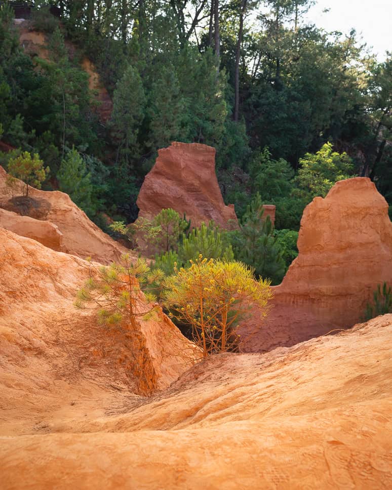 20x the best things to do in Provence, France Sentiers des Ocres Roussillon Provence