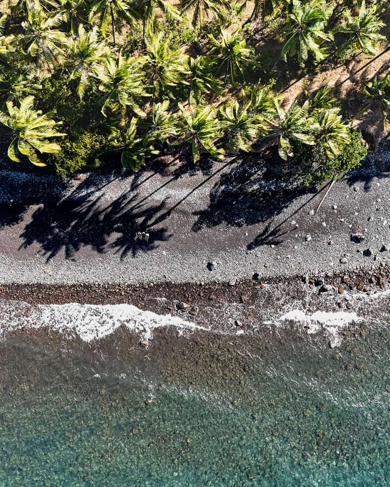 14x Wat te doen in Amed in Bali: heerlijk snorkelen en zwarte lavastranden Drone wat te doen in Oost-Bali Zwarte stranden