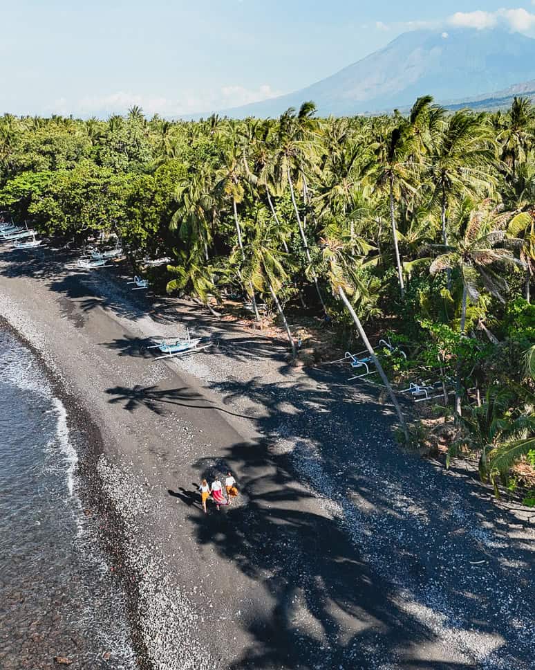 14x Wat te doen in Amed in Bali: heerlijk snorkelen en zwarte lavastranden Zwarte stranden Bali Verborgen Parel Amed wat te doen