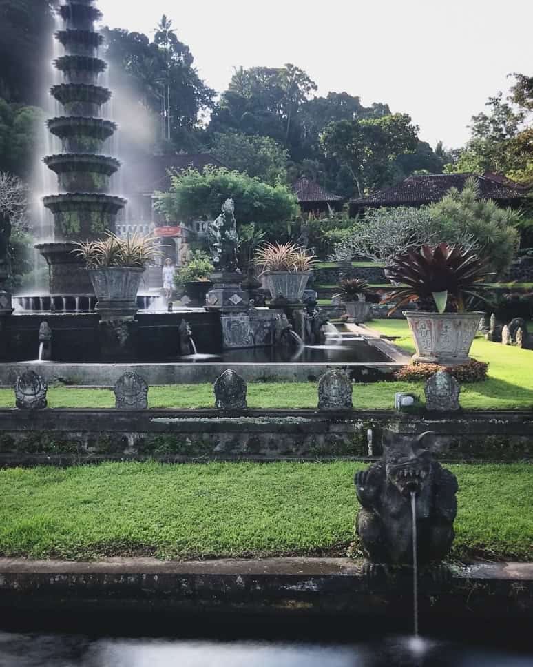 14x Wat te doen in Amed in Bali: heerlijk snorkelen en zwarte lavastranden Wat te doen Amed Oost Bali Tirta Gangga Water Paleis Tempel