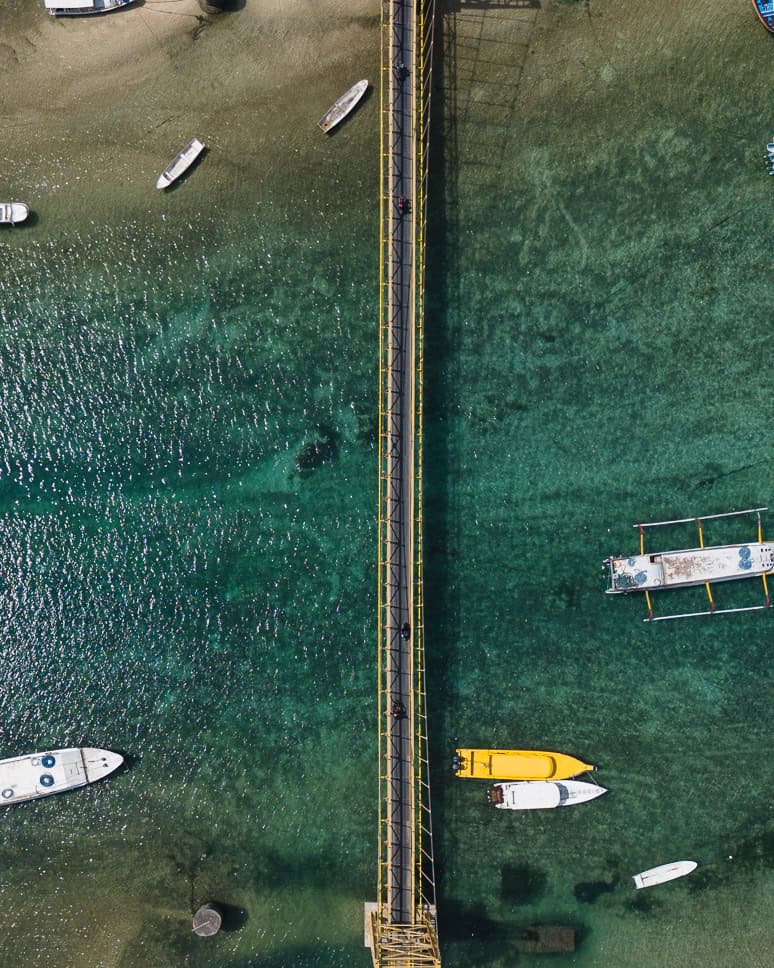 Wat te doen op Nusa Lembongan en Nusa Ceningan: onze beste tips Ontdek Nusa Lembongan Ceningan Scooter Yellow Bridge