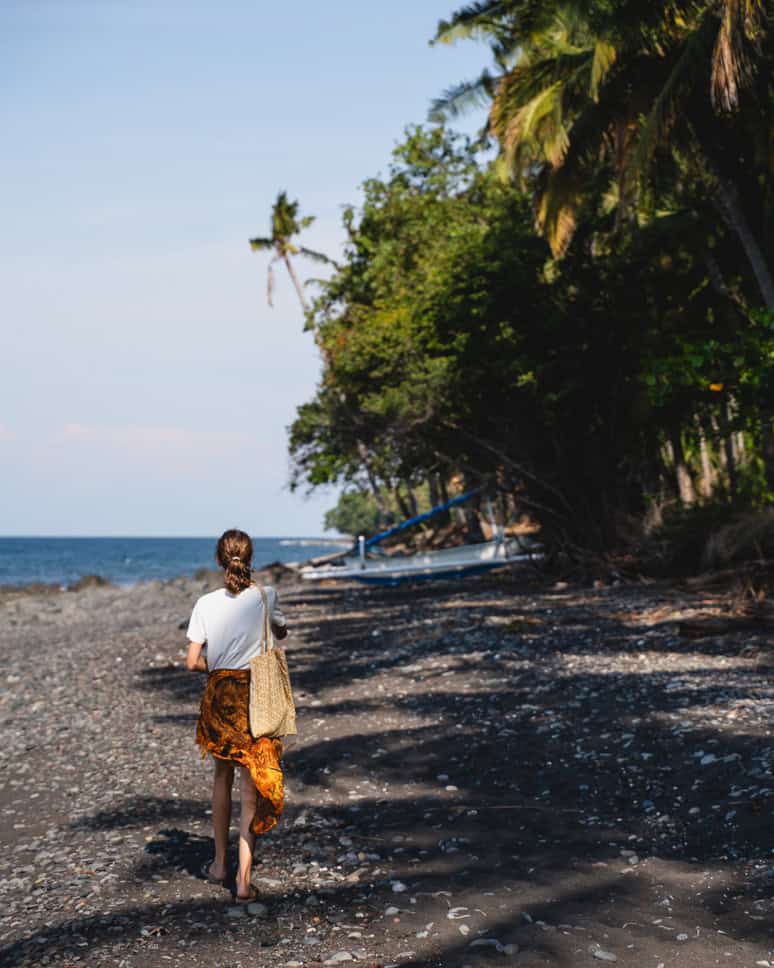 14x Wat te doen in Amed in Bali: heerlijk snorkelen en zwarte lavastranden Wat te doen in Amed Oost Bali Zwarte stranden