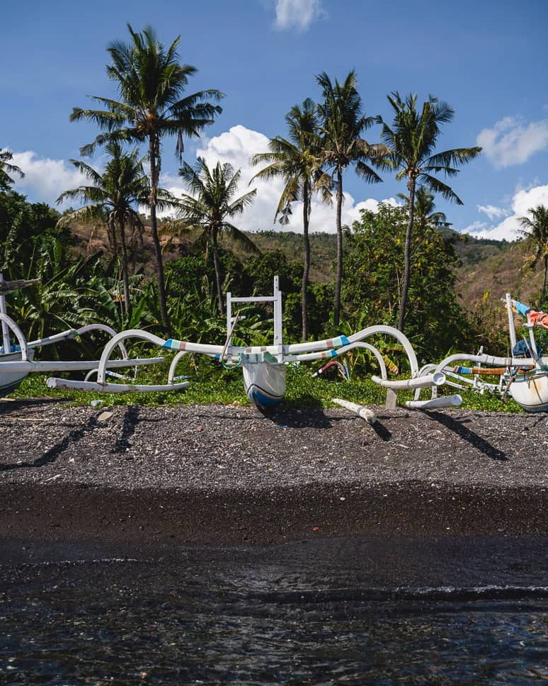 14x Wat te doen in Amed in Bali: heerlijk snorkelen en zwarte lavastranden Bezienswaardigheden Amed Oost Bali Snorkelen Zwarte stranden