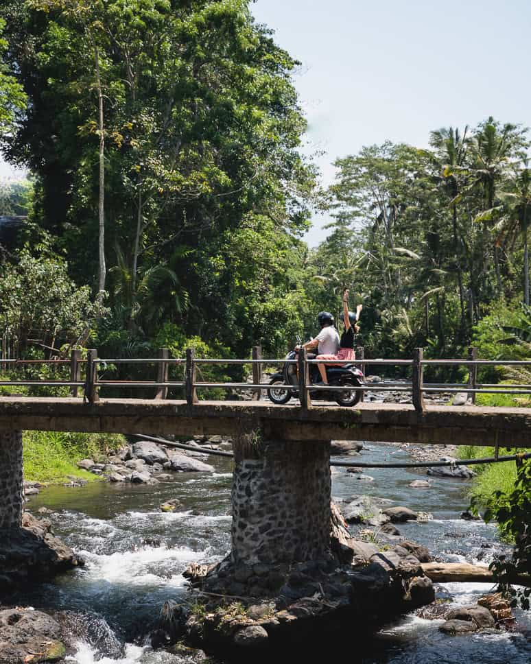 Sidemen Bali Met de scooter
