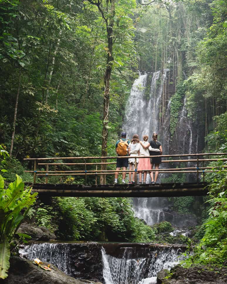 Bali Munduk Watervallen Familie
