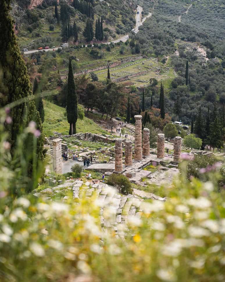What to do in Delphi, Greece: A magical journey back in time Delphi tempel Apollo Greece