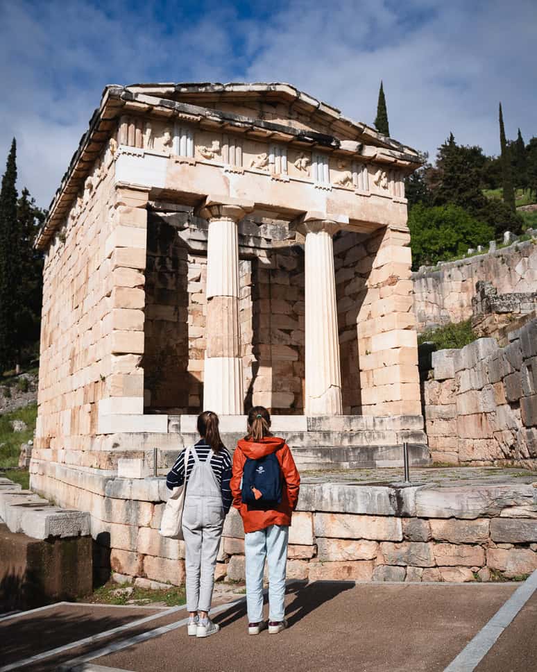 What to do in Delphi, Greece: A magical journey back in time Delphi Griekenland Schatkamer Athene
