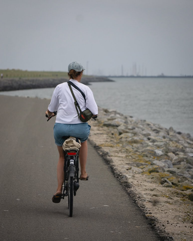 Surfen in Ameland: een weekje op Surf & Family Camp met Ripstar Fietsen langs de zee in Ameland
